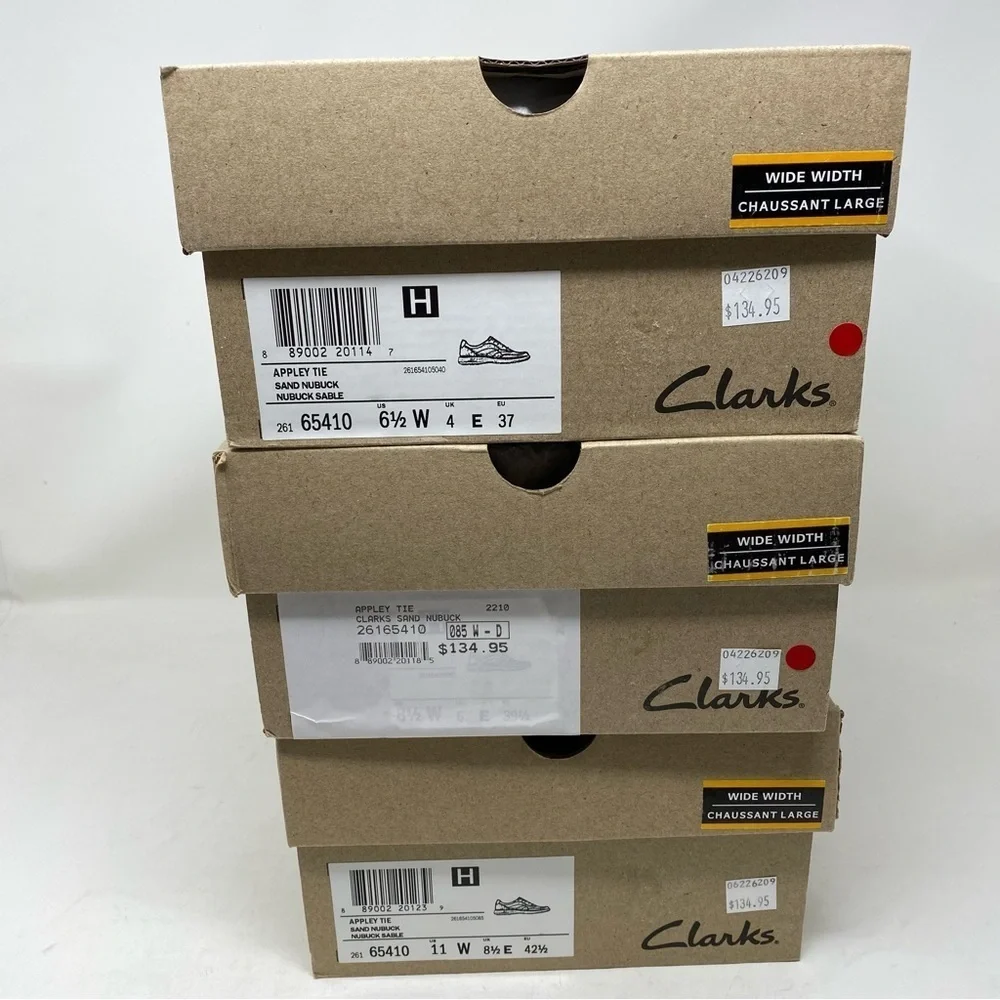 CLARKS APPLEY TIE SAND NUBUCK Comfort Shoes WIDE